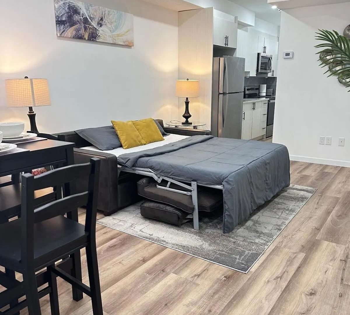Apartment Beautiful 1 Bedroom Suite Close To Yyc Airport