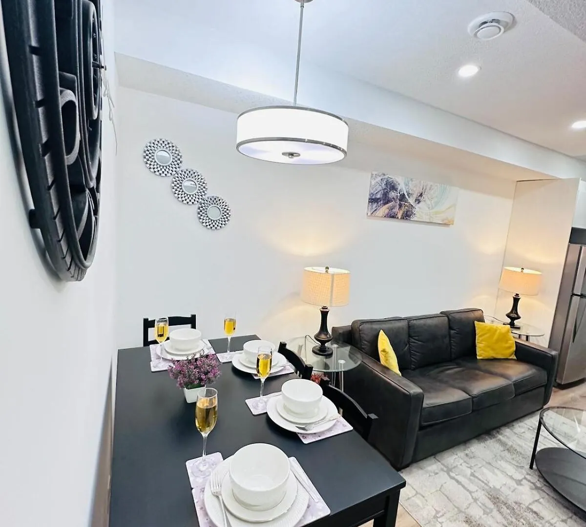 Beautiful 1 Bedroom Suite Close To Yyc Airport Apartment
