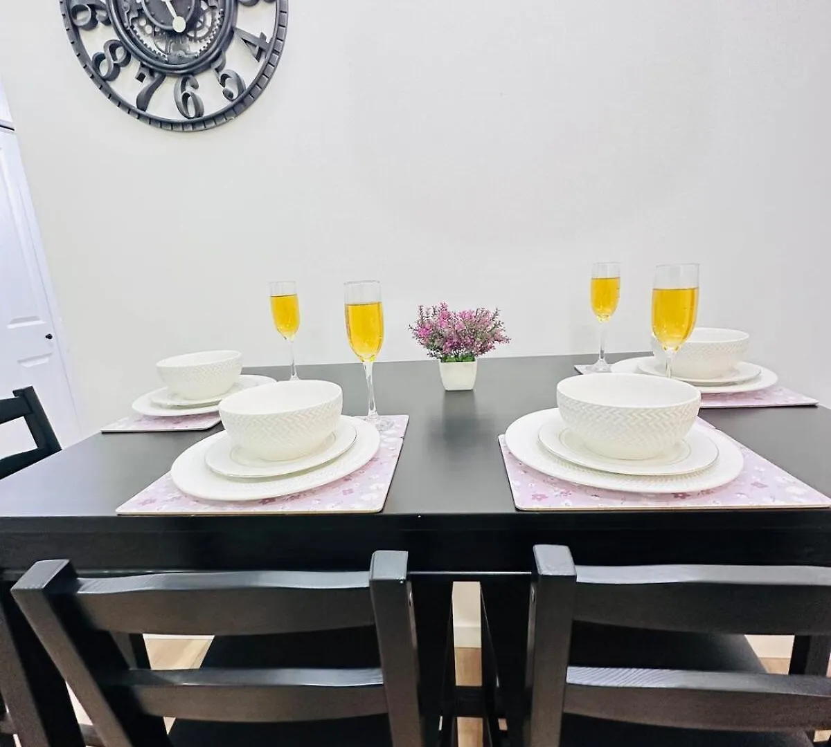 Beautiful 1 Bedroom Suite Close To Yyc Airport 0*, Calgary Canada
