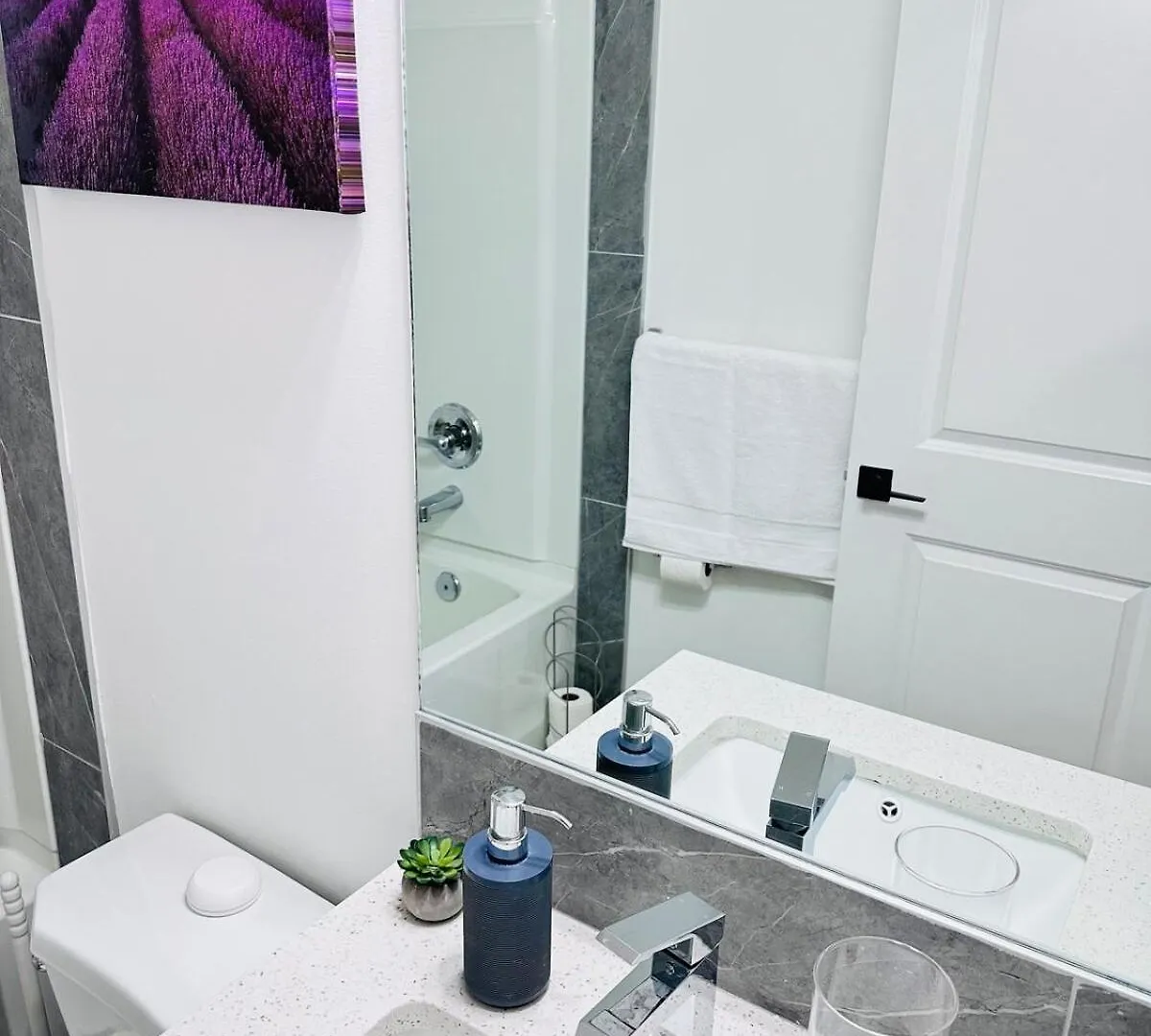 Beautiful 1 Bedroom Suite Close To Yyc Airport 0*,
