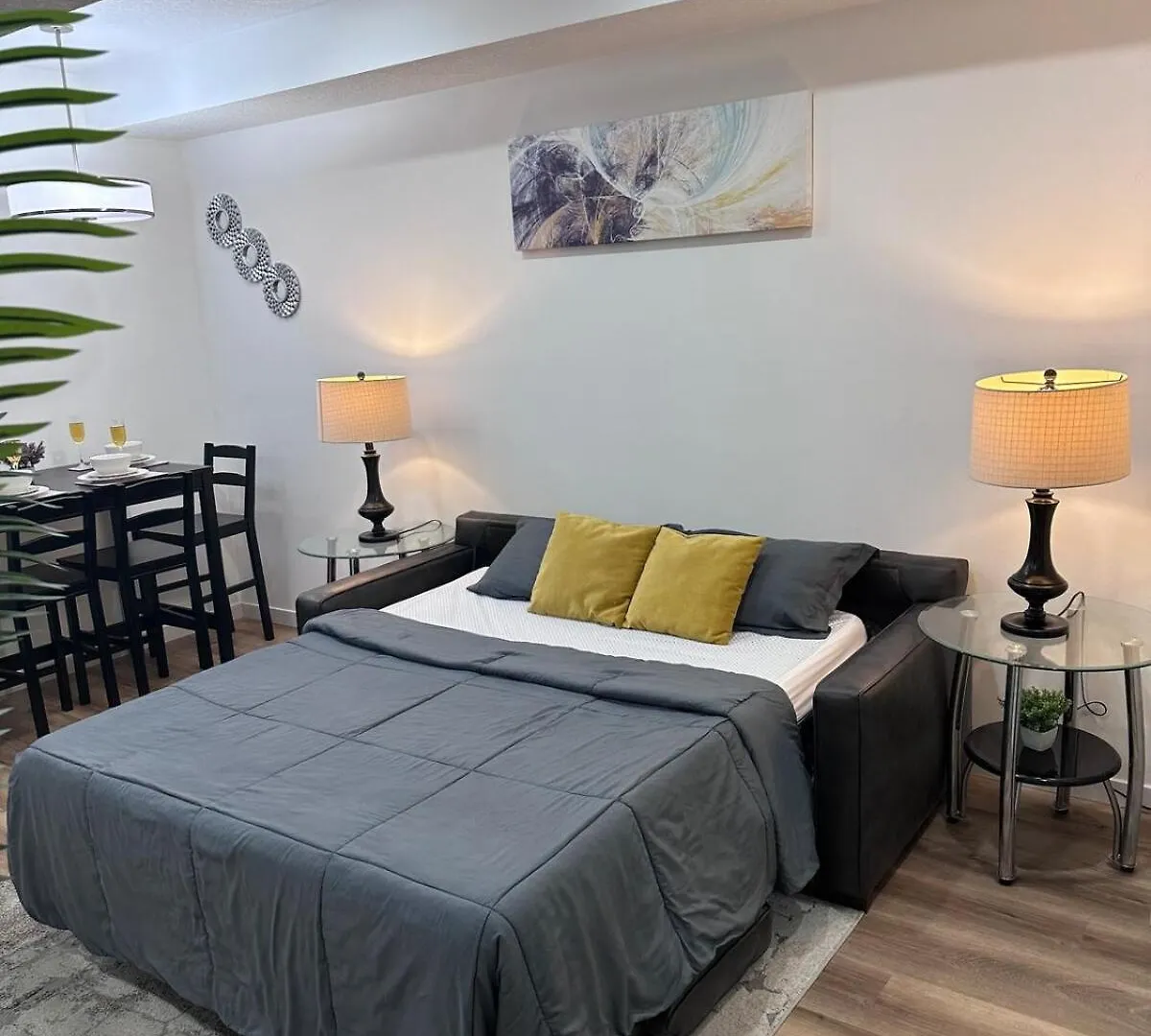 Beautiful 1 Bedroom Suite Close To Yyc Airport Appartement